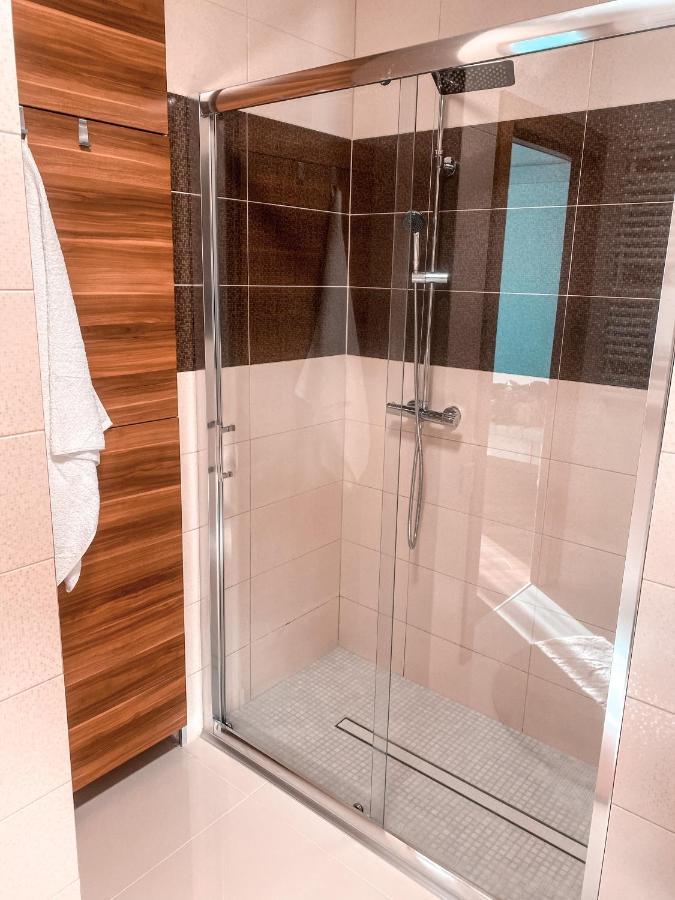 Apartament Solna 80 - Centrum Miasta Z Podziemnym Garazem Kielce Exterior foto